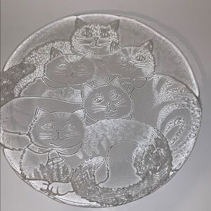 Elegant Cat Design Glass Plate